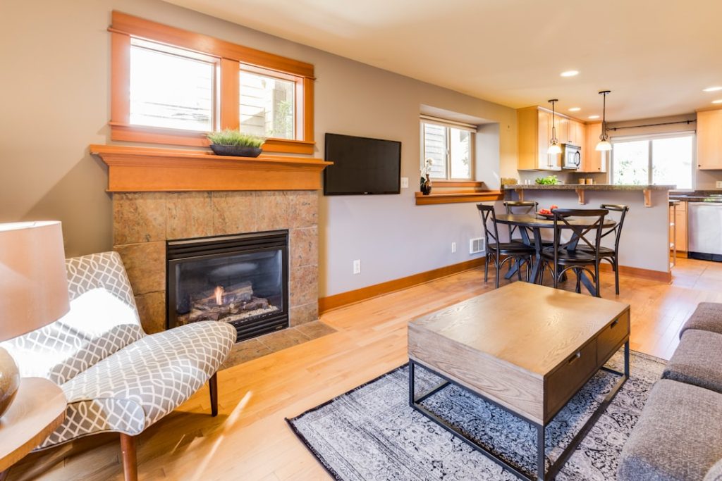 brown-wooden-themed-living-room-yyuu4r4wuwk